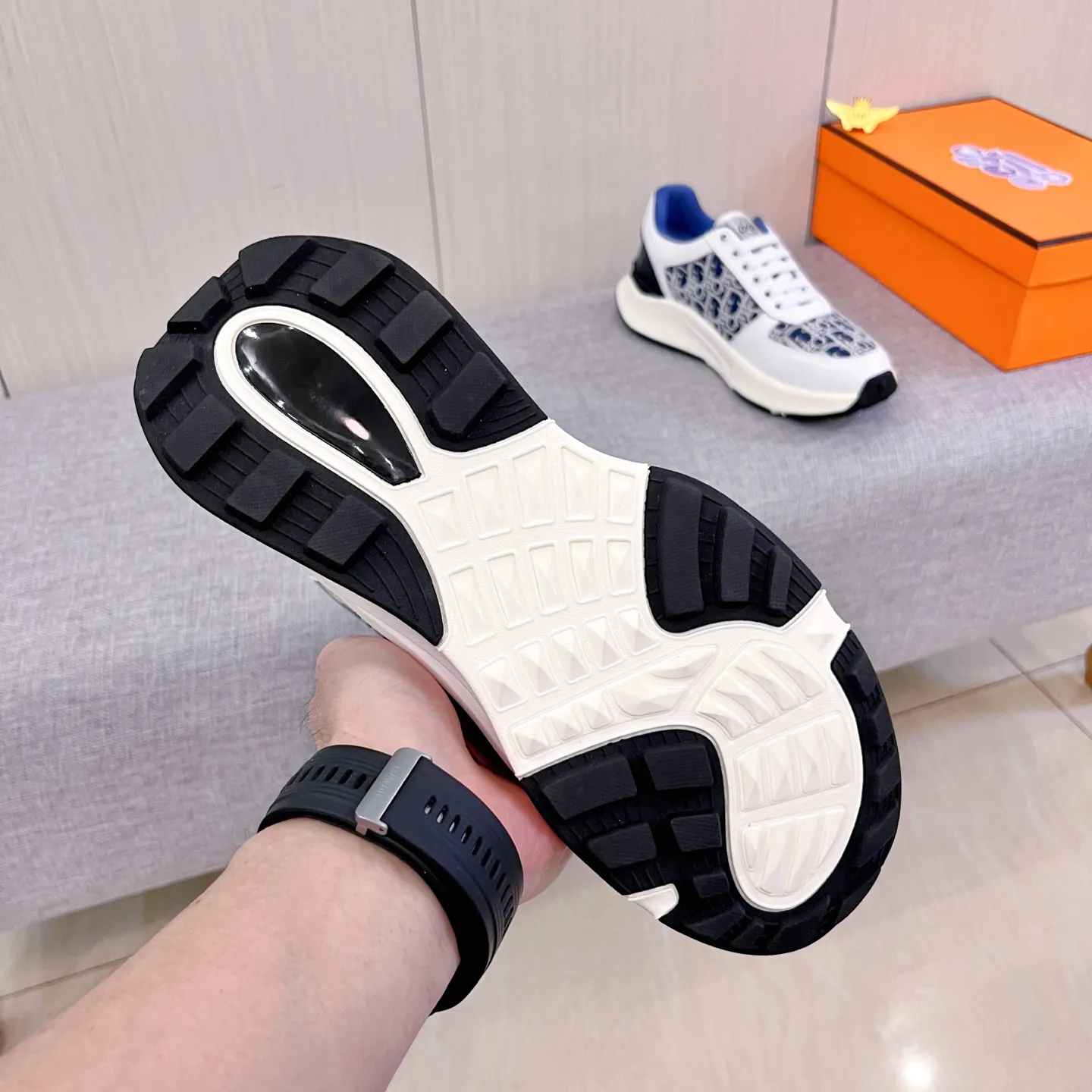 Men's Men's Shoes Men's Shoes💰 460 Men's Men's Shoes💰[Dior]🔥Men's high-end brand of shoes official website 1:1 latest masterpiece: the upper is made of Italian imported first-layer cowhide with a comfortable and breathable lining➕original non-slip and wear-resistant outsole🔥, making walking more convenient and comfortable! An exclusive new model, a stunning work, a beautiful 1:1 replica [color] compared to the official quality! Create a fashionable personality to set off your uniqueness! A must-have for trendy men! Classic🔥Size: 38-44 Color: 🔥Multiple colors available🔥